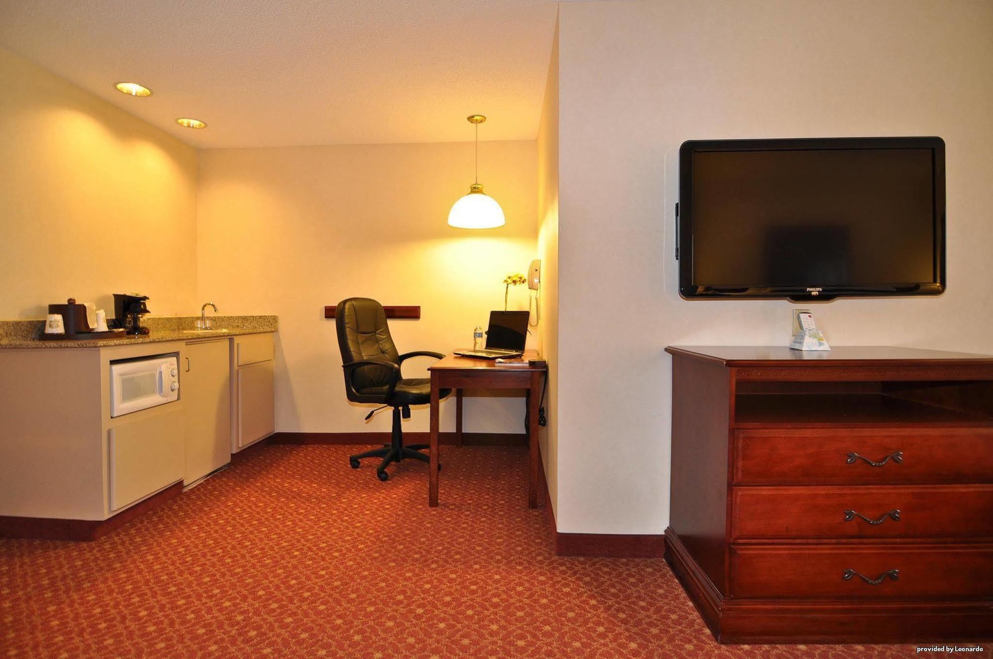 Best Western Carlton Suites Birmingham Room photo